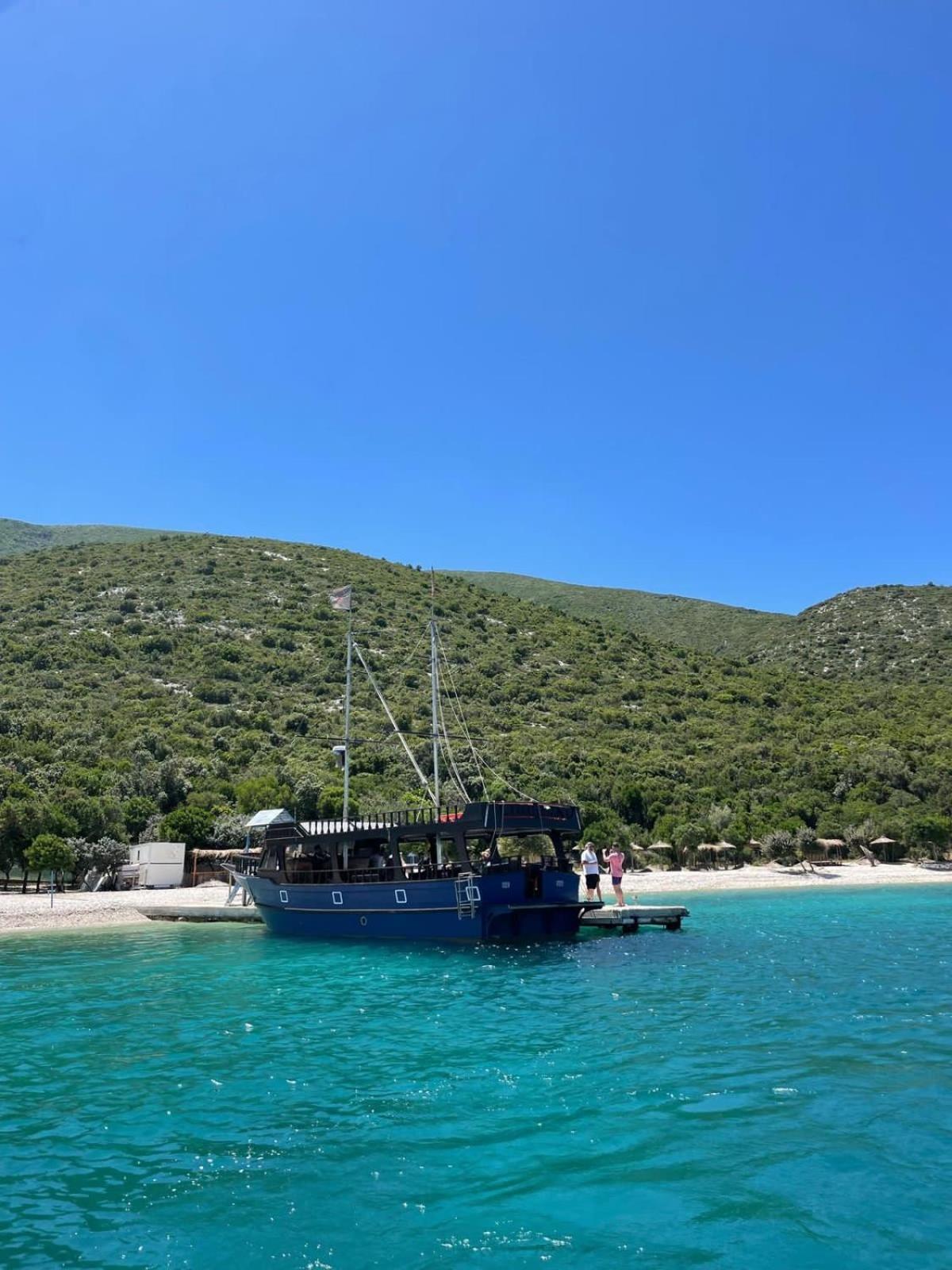 Realb Trip Boat * Wlora