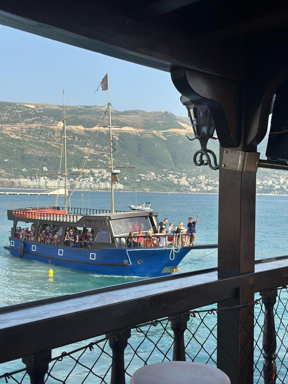Realb Trip Boat Hotel na wodzie *