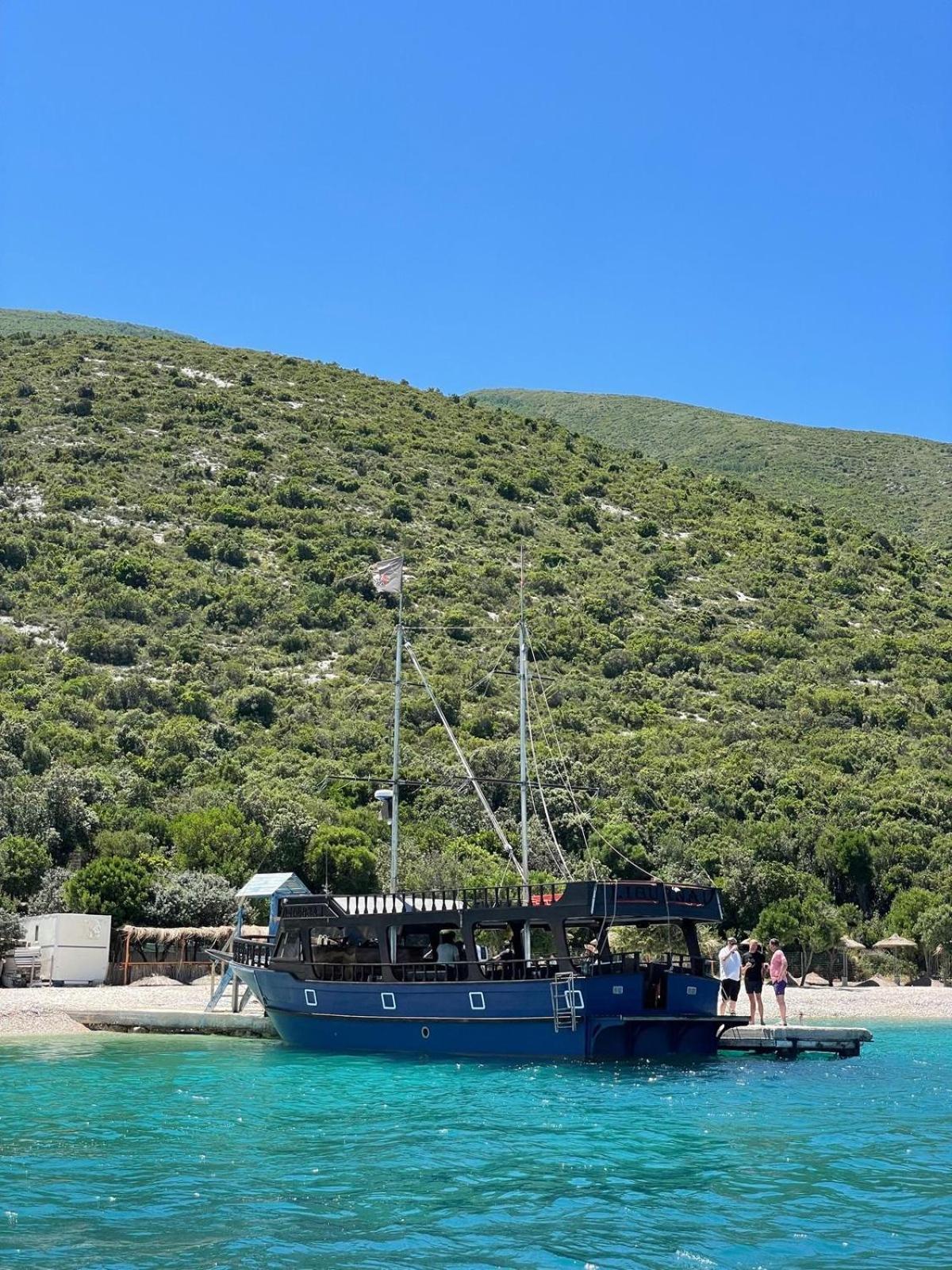 Hotel na wodzie Realb Trip Boat *